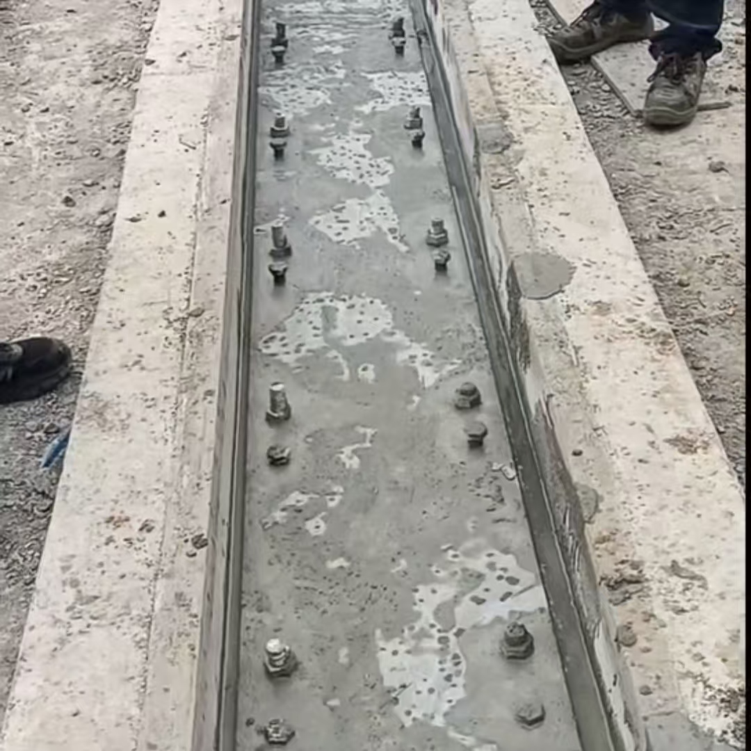 南郑港口码头起重机龙门吊重型机械设备稳固用早强快凝轨道胶泥